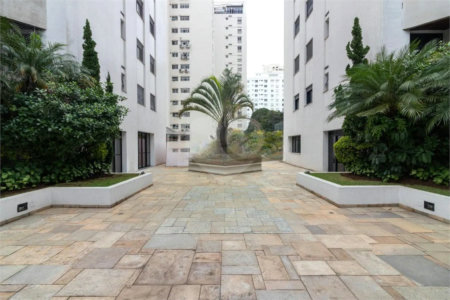 Apartamento à venda com 3 quartos, sendo 2 suítes, em Moema, São Paulo, SP