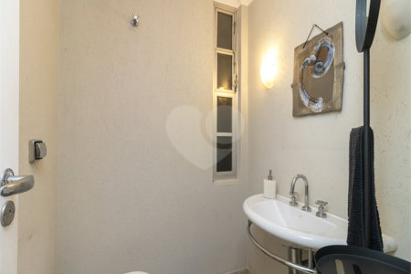 Casa à venda com 3 quartos, sendo 2 suítes, em Alto de Pinheiros, São Paulo, SP