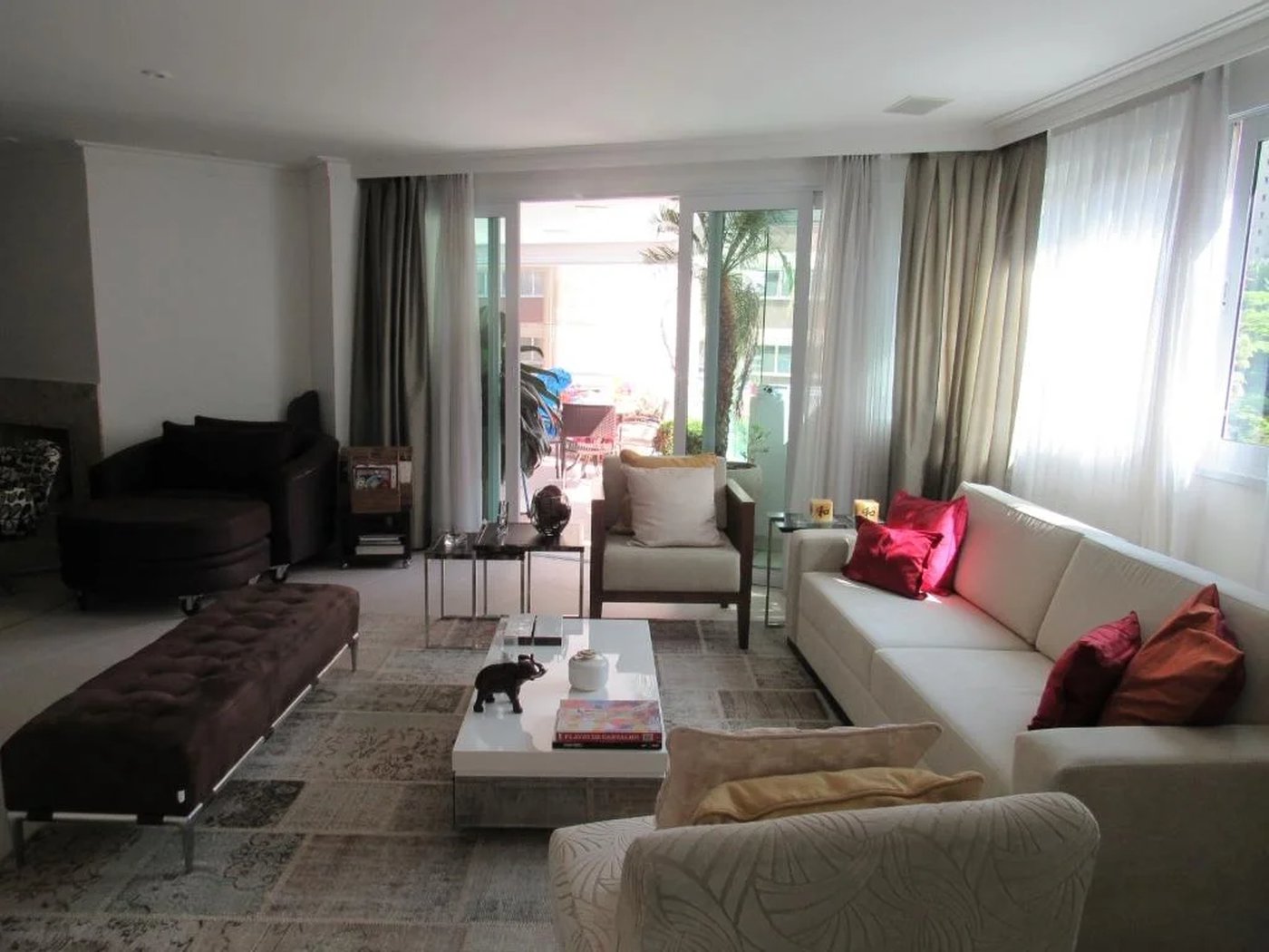 Apartamento à venda com 3 suítes em Real Parque, São Paulo, SP