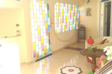 Casa à venda com 5 quartos, sendo 3 suítes,  em Vila Oliveira, Mogi das Cruzes, SP