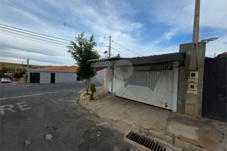 Casa com edícula no Abdelnur.
