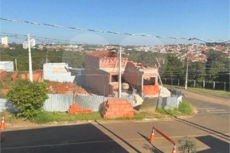 Casa à venda com 3 quartos, sendo 1 suíte,  no condomínio Residencial Marina, Itapetininga - SP
