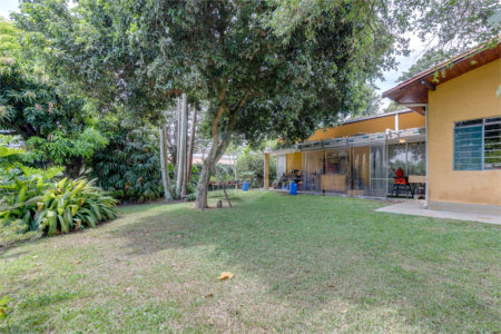 Casa Térrea à venda ou para alugar com 5 quartos, sendo 2 suítes,  em Jardim Prudência, São Paulo, SP
