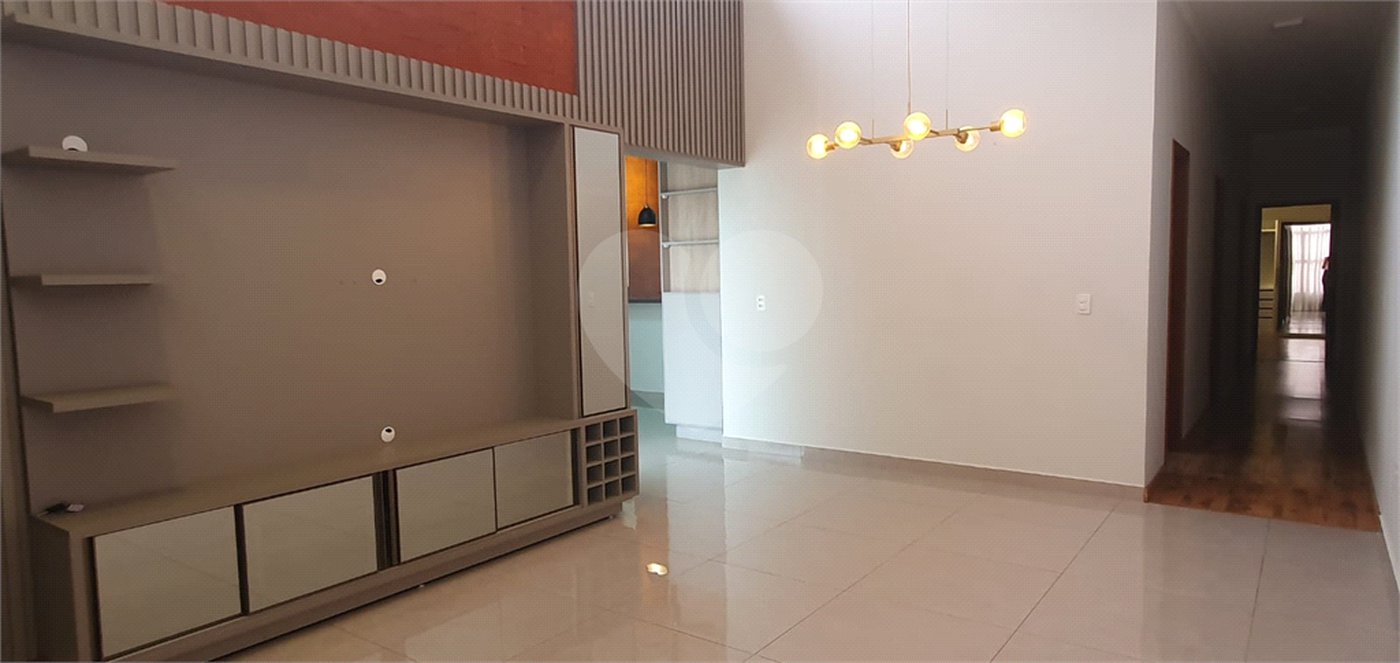Casa à venda com 3 quartos, sendo 1 suíte,  no condomínio Reserva das Paineiras, Itapetininga - SP