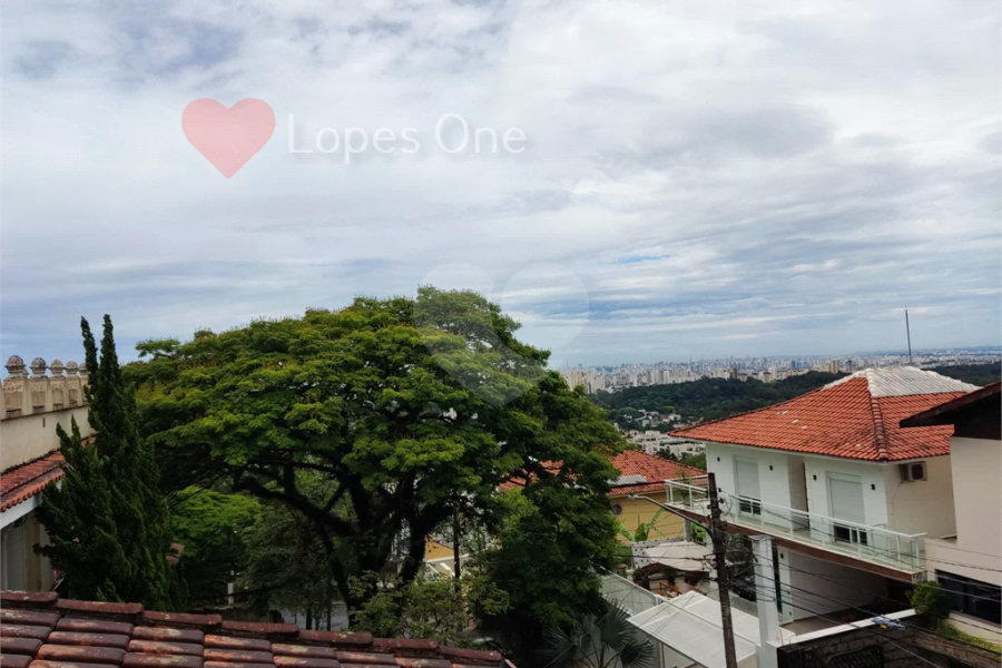 Casa à venda com 3 quartos, sendo 2 suítes, no condomínio Filipe de Vitry, São Paulo - SP