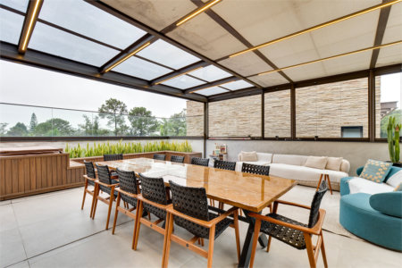 Casa à venda com 4 suítes no condomínio Jardim Flora, São Paulo - SP