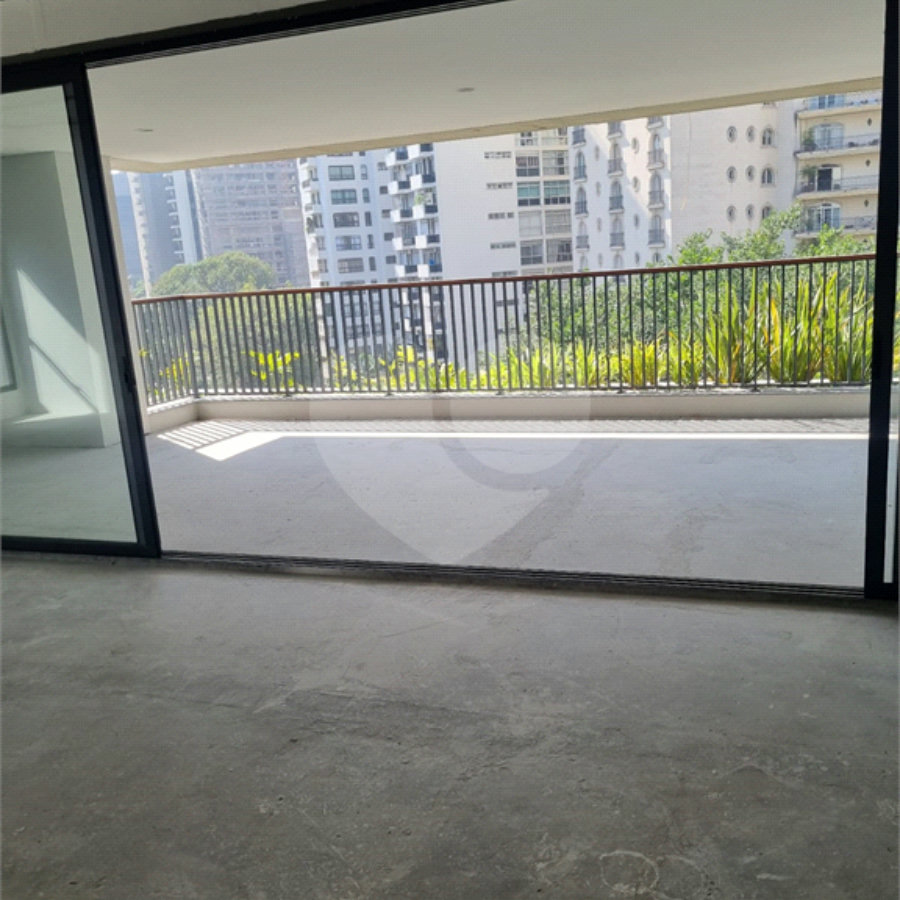 Apartamento à venda com 4 suítes em Cerqueira César, São Paulo, SP