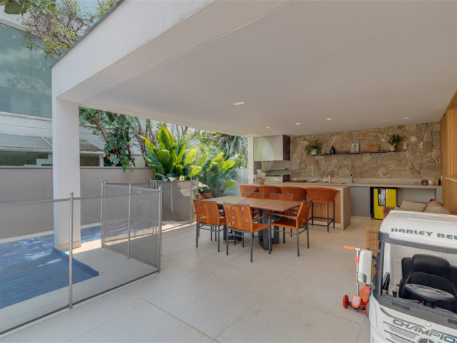 Casa à venda com 3 suítes no condomínio Residencial Canumã, São Paulo - SP