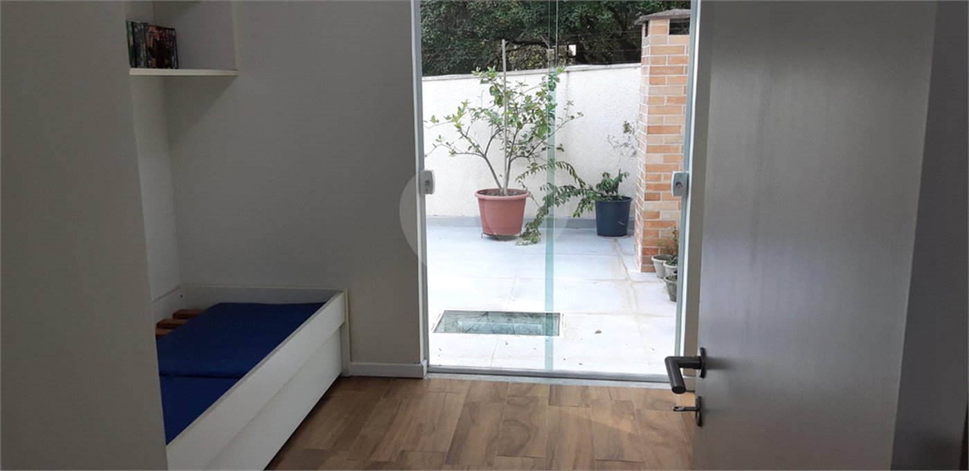 Casa à venda com 3 quartos, sendo 1 suíte, no condomínio Reserva das Flores - Casas, Guarulhos - SP