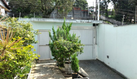 Sobrado à venda com 4 quartos, sendo 2 suítes,  em Horto, São Paulo, SP