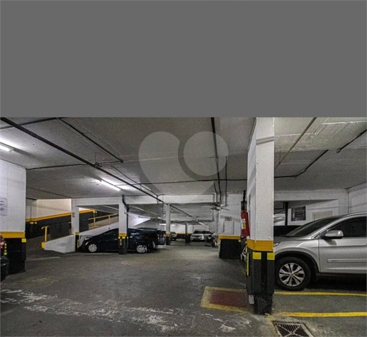 Apartamento à venda com 3 quartos, sendo 1 suíte,  em Aclimação, São Paulo, SP