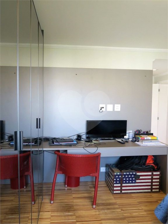 Apartamento à venda com 4 quartos, sendo 3 suítes,  em Jardim Monte Kemel, São Paulo, SP