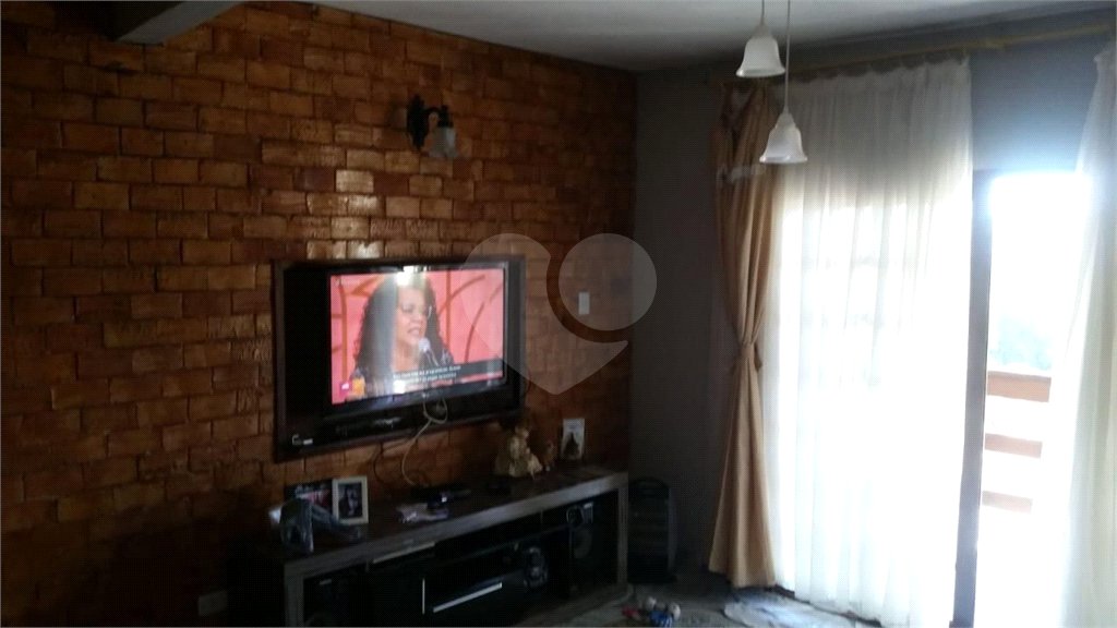 Sobrado à venda com 3 suítes em Barreiro, Mairiporã, SP