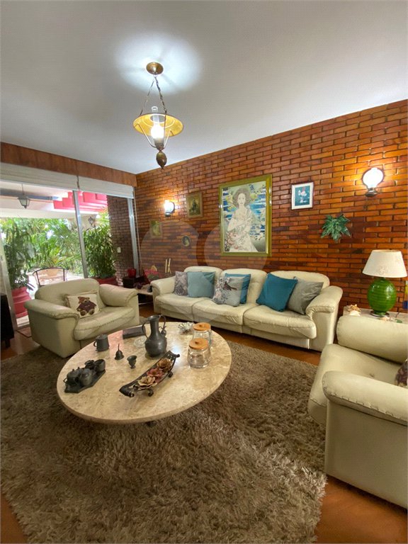Casa à venda com 4 quartos, sendo 1 suíte,  em Vila Oliveira, Mogi das Cruzes, SP