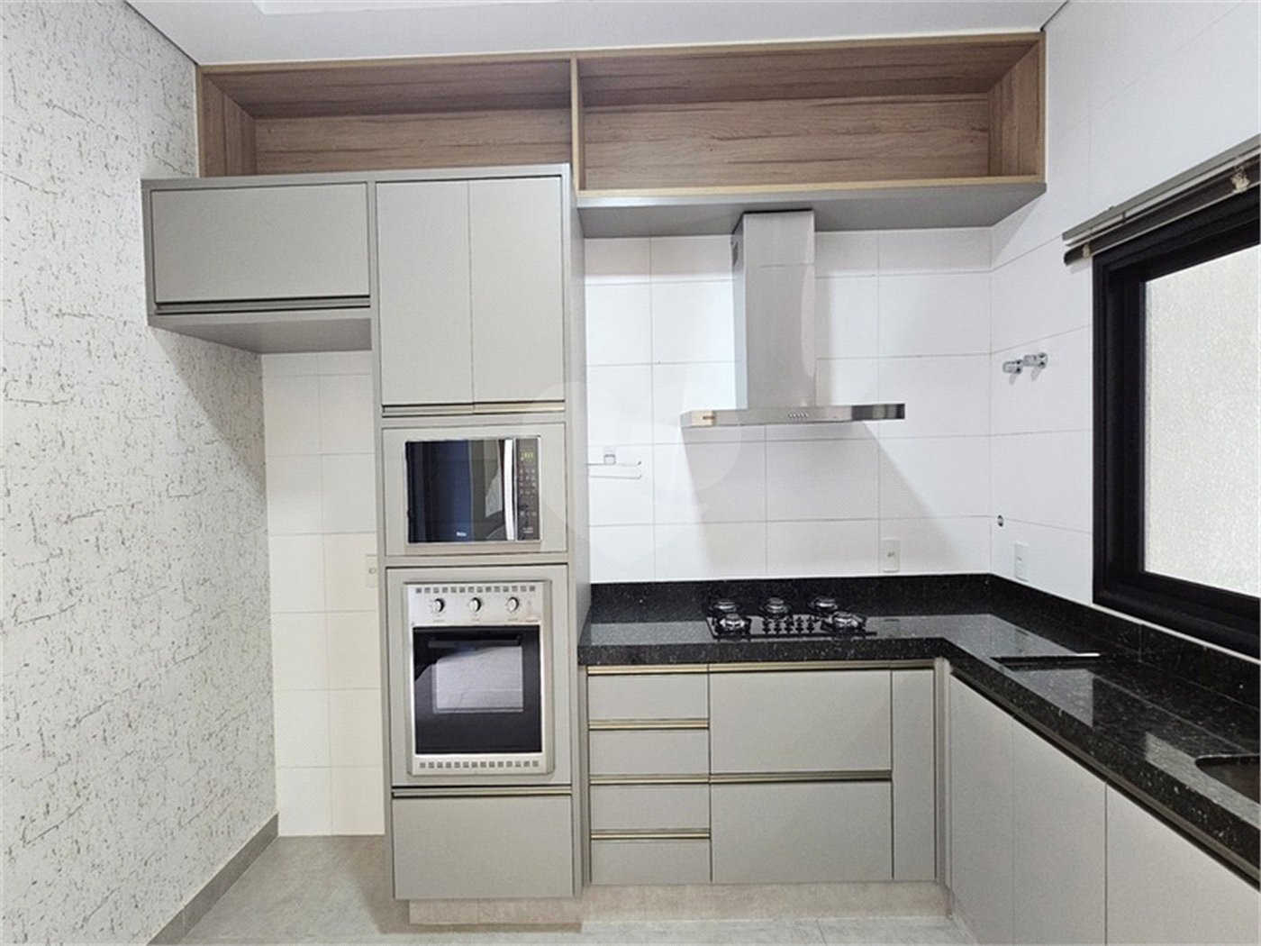 Casa à venda com 3 quartos, sendo 1 suíte, no condomínio Mantova, Indaiatuba - SP