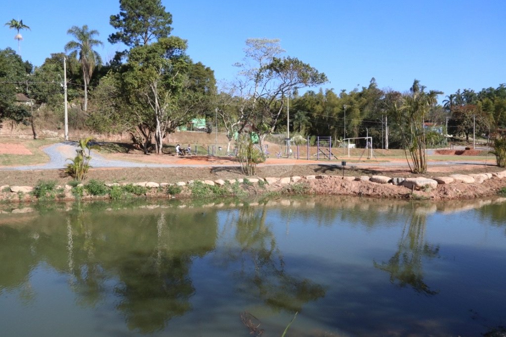 Chácara à venda com 3 quartos, sendo 2 suítes,  em Monterrey, Louveira, SP