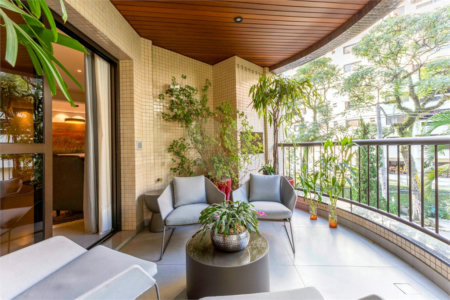 Apartamento à venda com 4 quartos, sendo 3 suítes, em Moema, São Paulo, SP