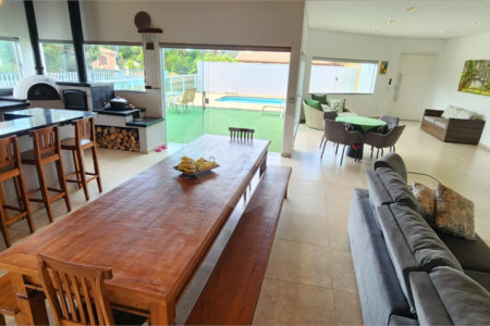 Casa à venda com 4 quartos, sendo 2 suítes, no condomínio Marinas, Bom Jesus dos Perdões - SP