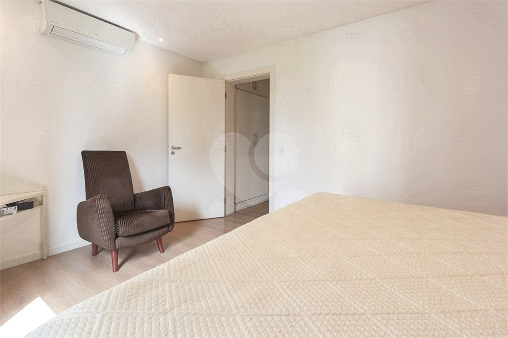 Apartamento à venda com 4 quartos, sendo 2 suítes,  em Jardim Parque Morumbi, São Paulo, SP