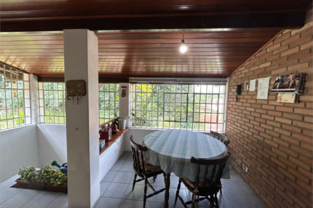 Casa à venda com 5 quartos, sendo 3 suítes, no condomínio Estância Marambaia, Vinhedo - SP