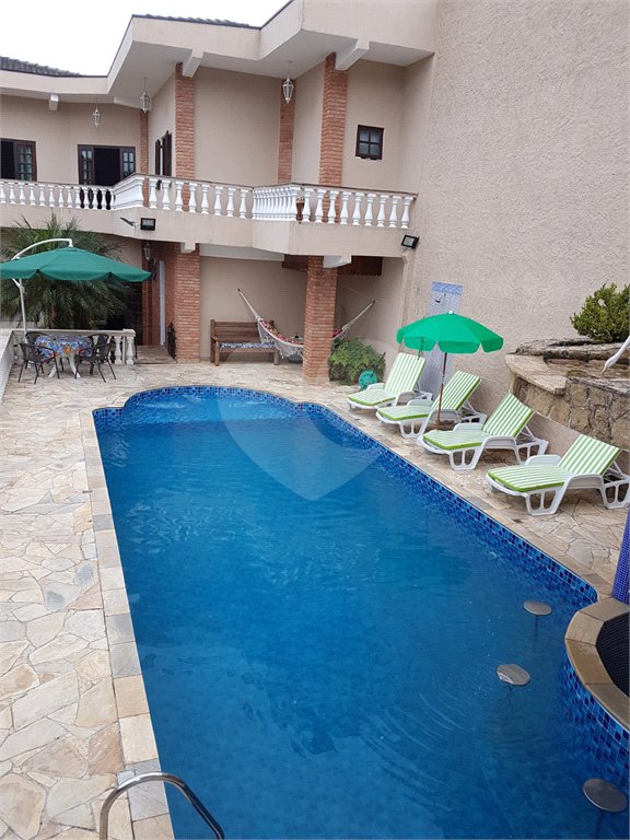 Casa à venda com 4 quartos, sendo 2 suítes,  em Mogi Moderno, Mogi das Cruzes, SP