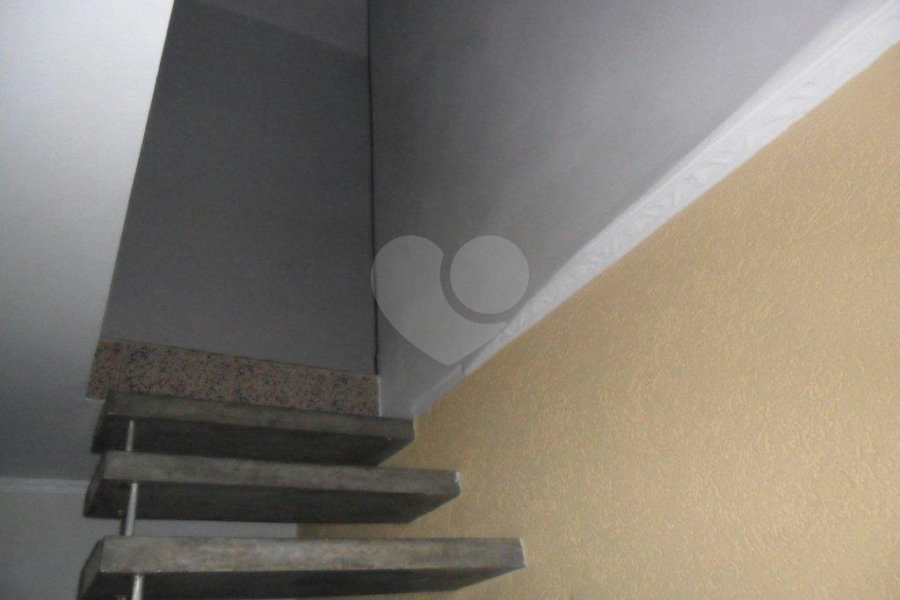 Sobrado à venda com 3 quartos, sendo 1 suíte, em Vila Romero, São Paulo, SP