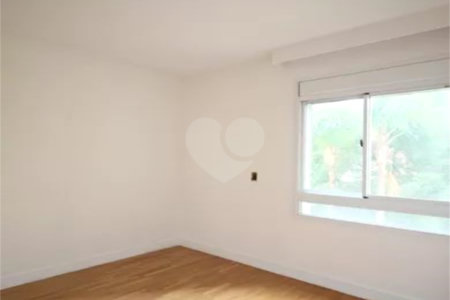 Apartamento à venda com 3 quartos, sendo 2 suítes,  em Paraíso do Morumbi, São Paulo, SP