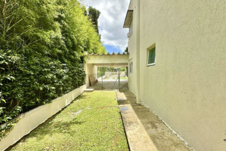 Casa à venda com 4 suítes no condomínio Recanto Impla, Carapicuíba - SP