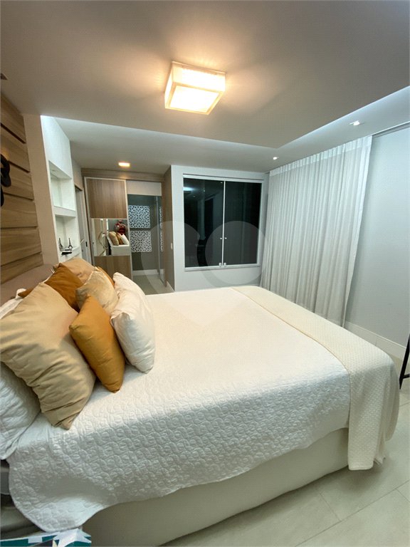 Casa à venda com 4 quartos, sendo 2 suítes, no condomínio Golden Village, Rio de Janeiro - RJ