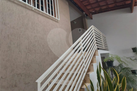 Sobrado à venda com 3 quartos, sendo 1 suíte,  em Vila Bernadotti, Mogi das Cruzes, SP
