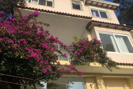 Casa à venda com 5 quartos, sendo 4 suítes, no condomínio Jardim Vitória Régia, São Paulo - SP