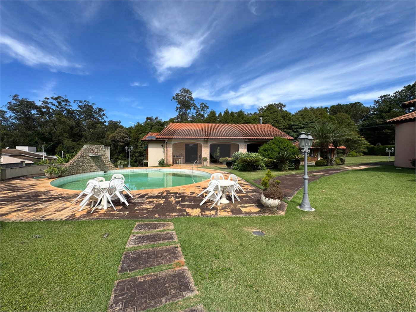 Casa à venda com 7 quartos, sendo 3 suítes,  em Jardim Colombo, Itapetininga, SP