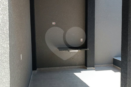 Casa à venda com 3 quartos, sendo 1 suíte, no condomínio Residencial Jardins da Catalunha, Atibaia - SP