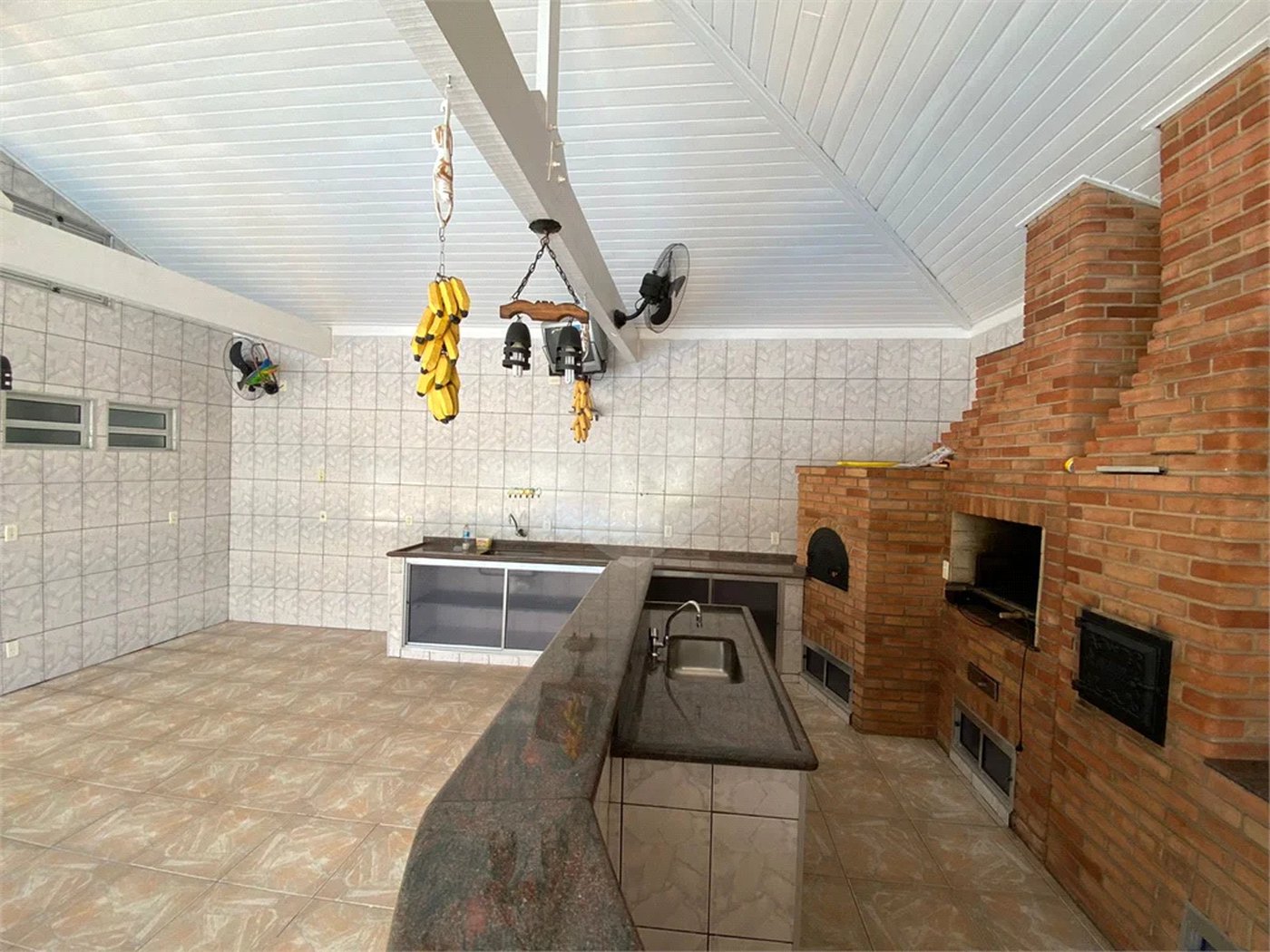 Casa à venda com 6 quartos, sendo 1 suíte, no condomínio Horizonte Azul I, Itupeva - SP