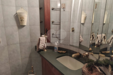 Sobrado à venda com 4 quartos, sendo 1 suíte, em Chácara Monte Alegre, São Paulo, SP