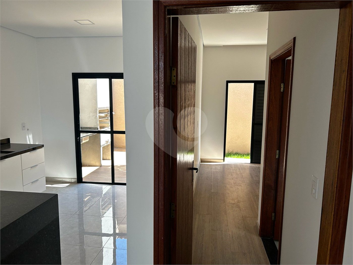 Casa à venda com 2 quartos, sendo 1 suíte,  no condomínio Residencial Marina, Itapetininga - SP
