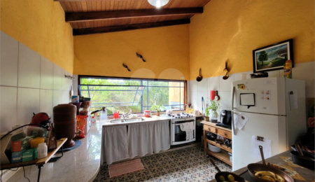 Casa à venda com 3 quartos, sendo 1 suíte,  no condomínio Sausalito, Mairiporã - SP