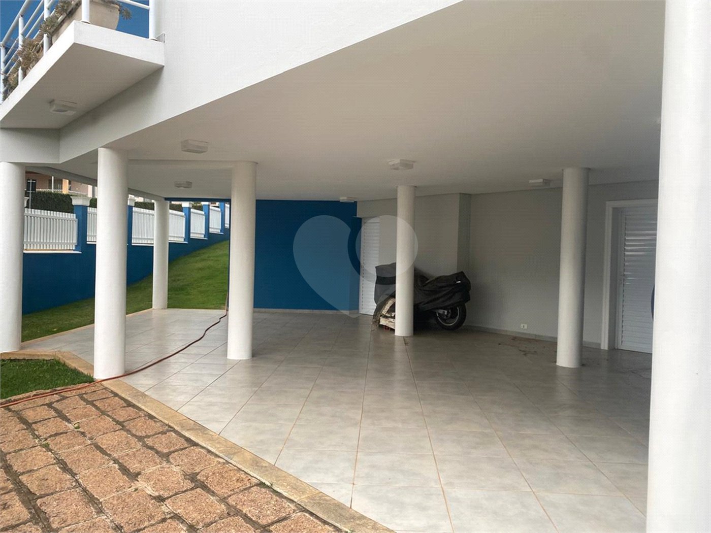 Casa à venda com 5 quartos, sendo 3 suítes, no condomínio Zuleika Jabour, Salto - SP