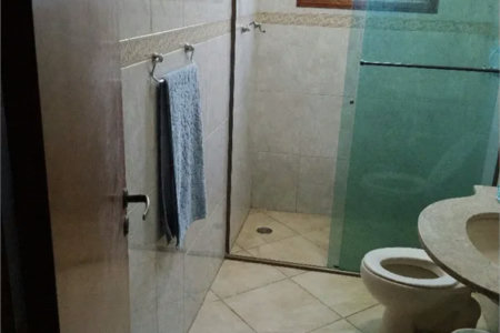 Casa à venda com 4 quartos, sendo 1 suíte, no condomínio Quinta da Cachoeira, Embu das Artes - SP