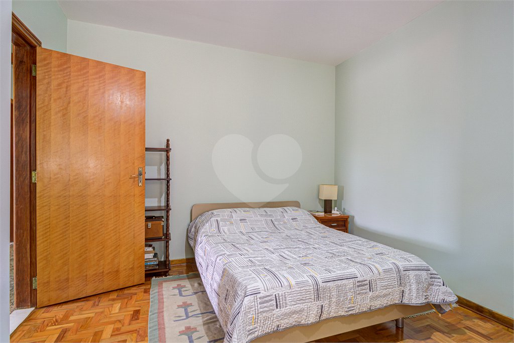 Sobrado à venda com 5 quartos, sendo 3 suítes, em Chácara Monte Alegre, São Paulo, SP