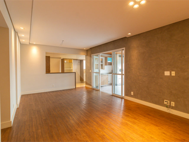 Apartamento à venda com 3 quartos, sendo 1 suíte,  em Chácara Santo Antônio, São Paulo, SP