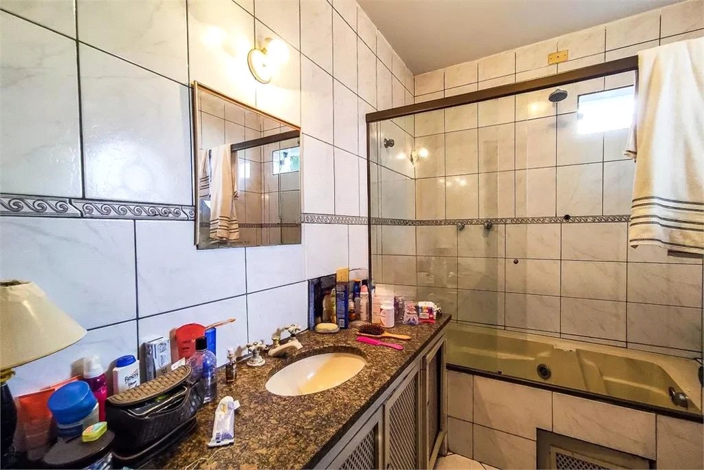 Sobrado à venda com 4 quartos, sendo 2 suítes, em Jardim Morumbi, São Paulo, SP