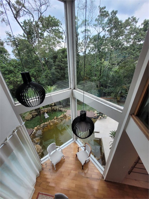 Casa à venda com 3 suítes no condomínio Parque Petrópolis 4 Secção, Mairiporã - SP