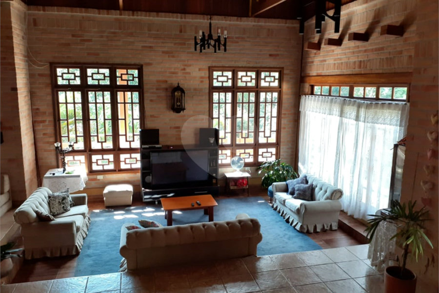 Casa à venda ou para alugar com 3 quartos, sendo 1 suíte, no condomínio Alpes de Caieiras, Caieiras - SP