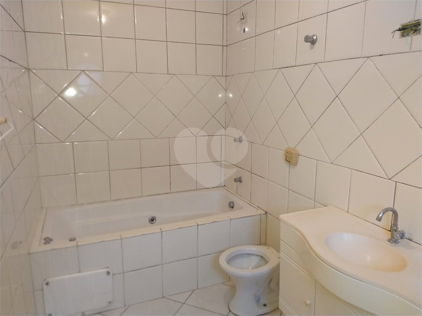 Sobrado à venda com 3 quartos, sendo 1 suíte, em Tremembé, São Paulo, SP