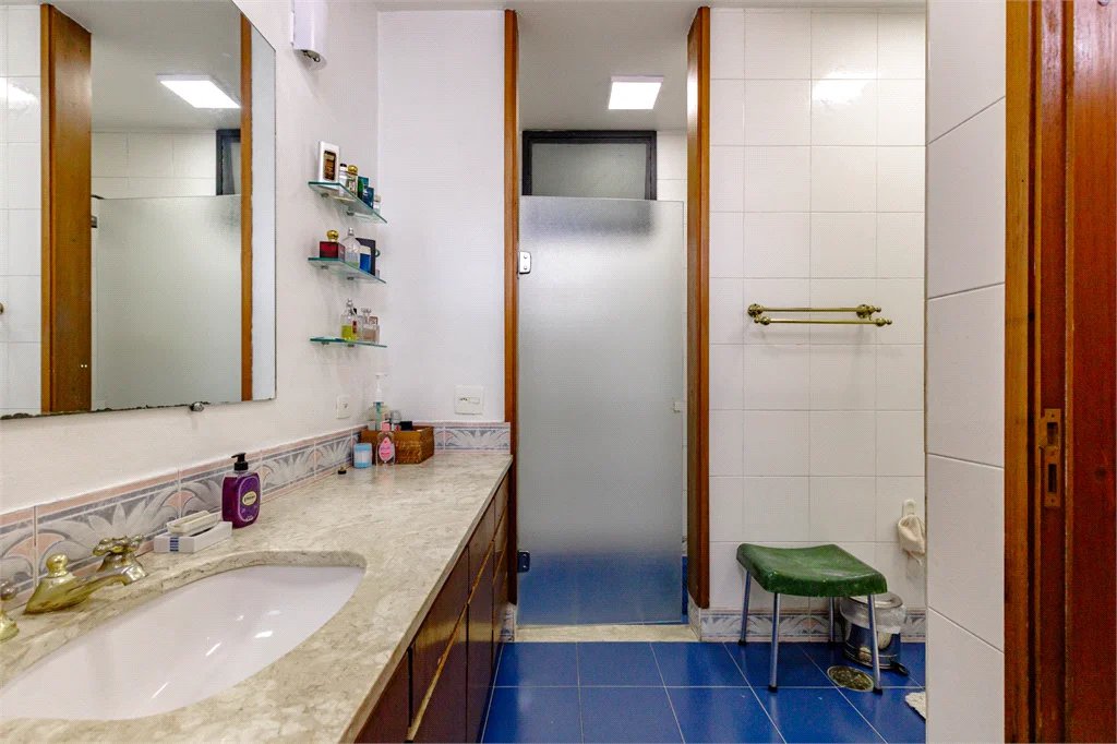 Casa à venda com 4 quartos, sendo 2 suítes, em Jardim Everest, São Paulo, SP