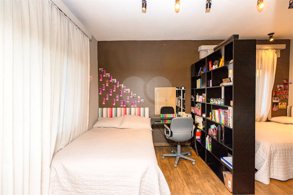 Casa Térrea à venda com 5 quartos, sendo 3 suítes, em Jardim Marajoara, São Paulo, SP