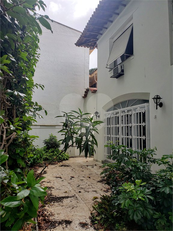 Sobrado à venda com 4 quartos, sendo 2 suítes, em Brooklin Velho, São Paulo, SP