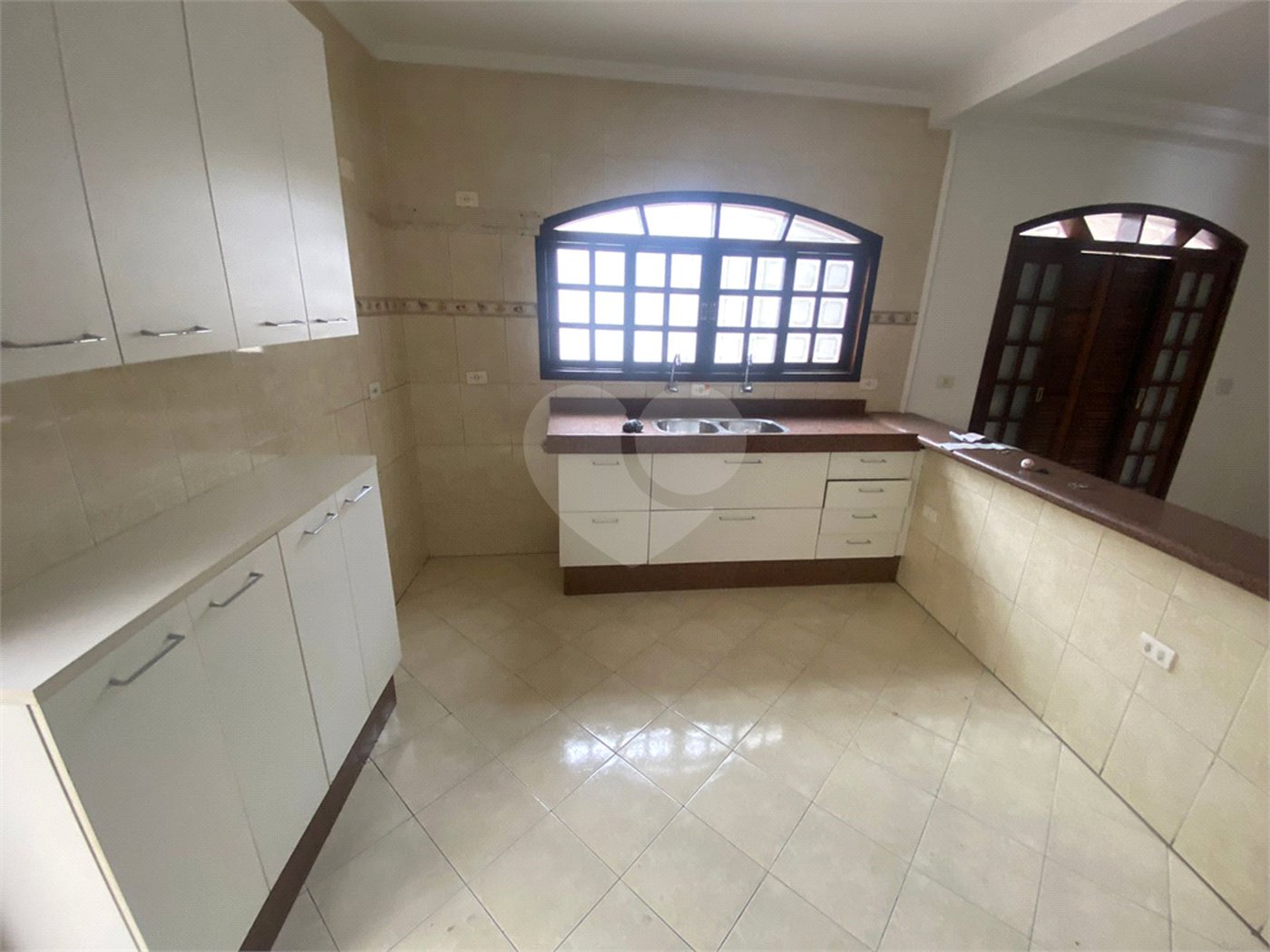Sobrado à venda com 4 quartos, sendo 2 suítes,  em Vila Gustavo, São Paulo, SP