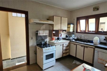 Sobrado à venda ou para alugar com 3 quartos, sendo 1 suíte,  em Indianópolis, São Paulo, SP